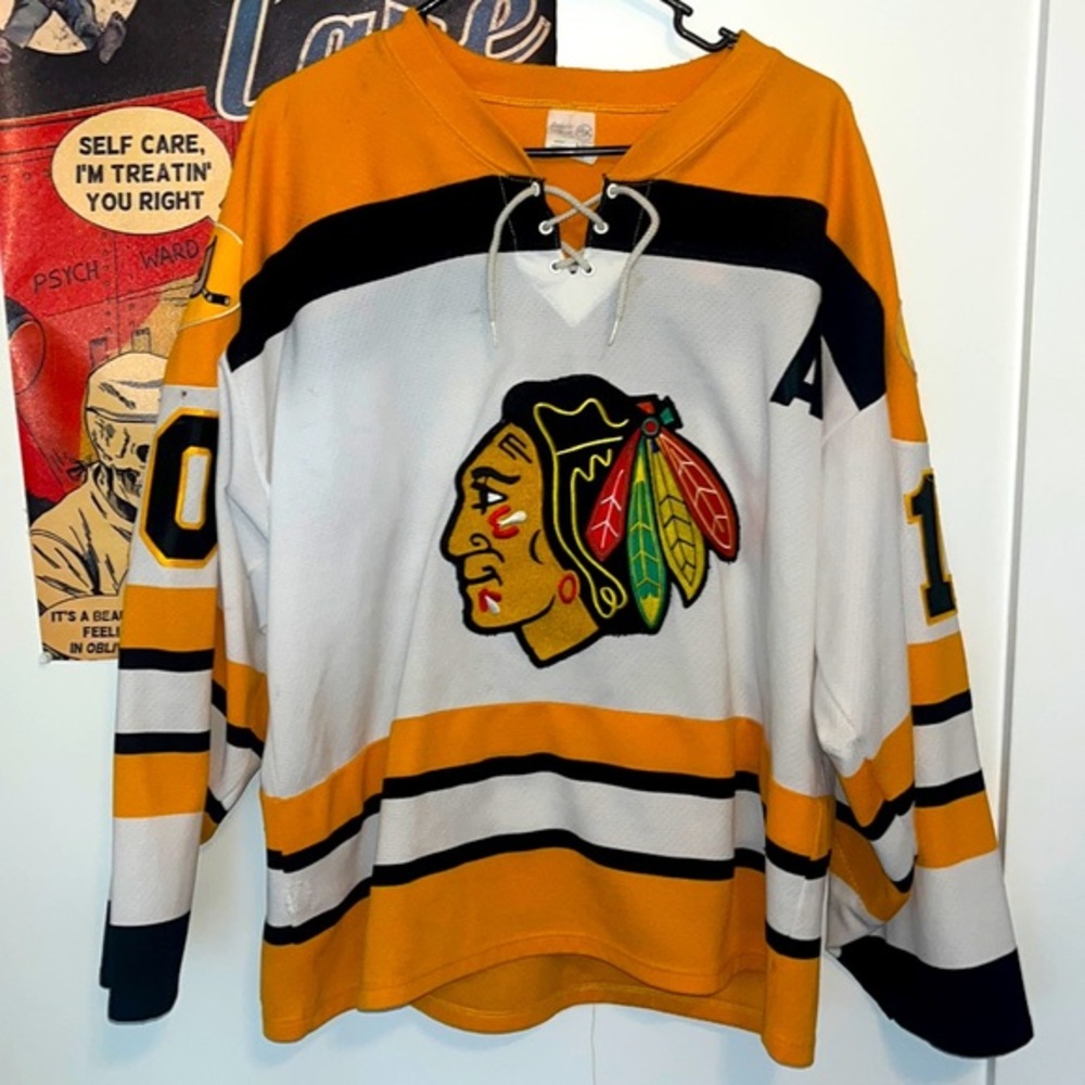 Men’s Sz L Chicago BlackHawks #10 NHL white & gold hockey jersey
